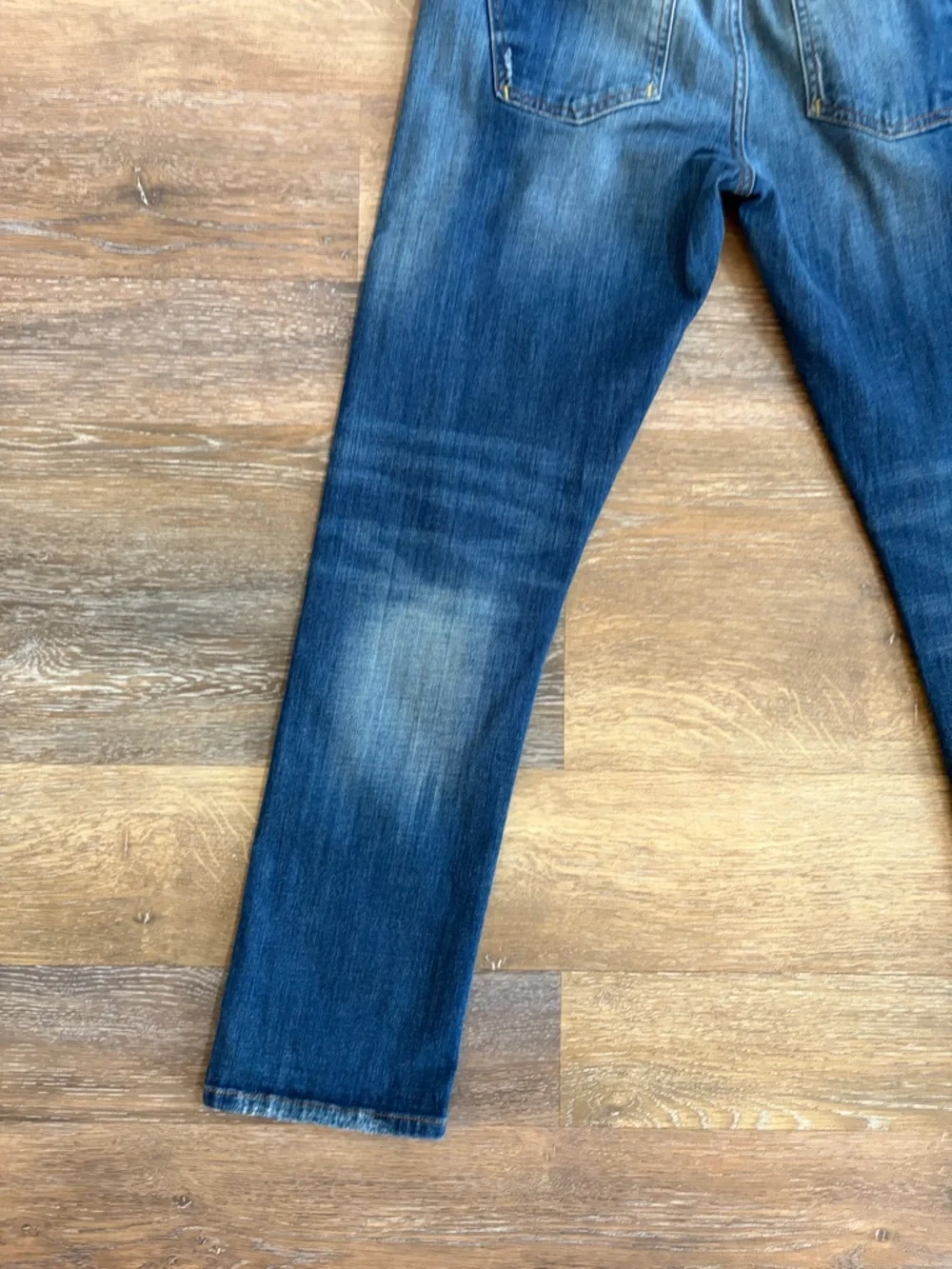 Pilcro and the Letterpress distressed mid rise straight leg jeans size 28